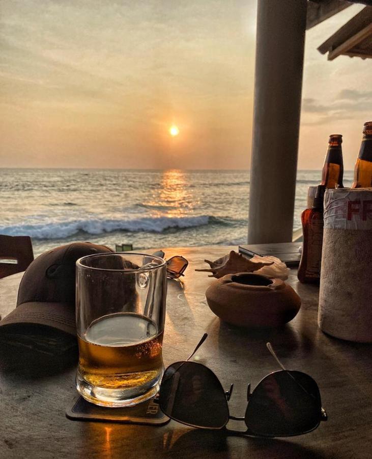 Main Reef Guest House Хикадува Екстериор снимка