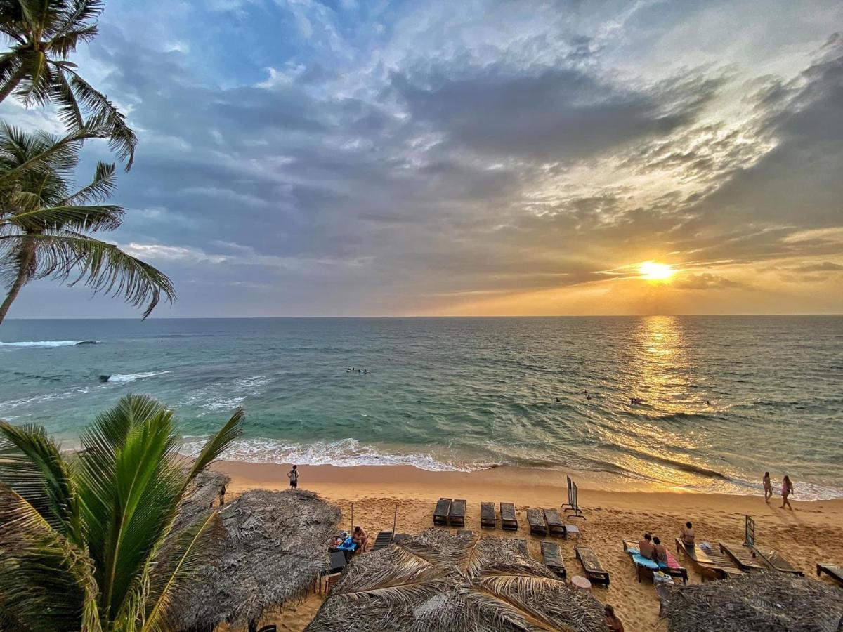 Main Reef Guest House Хикадува Екстериор снимка