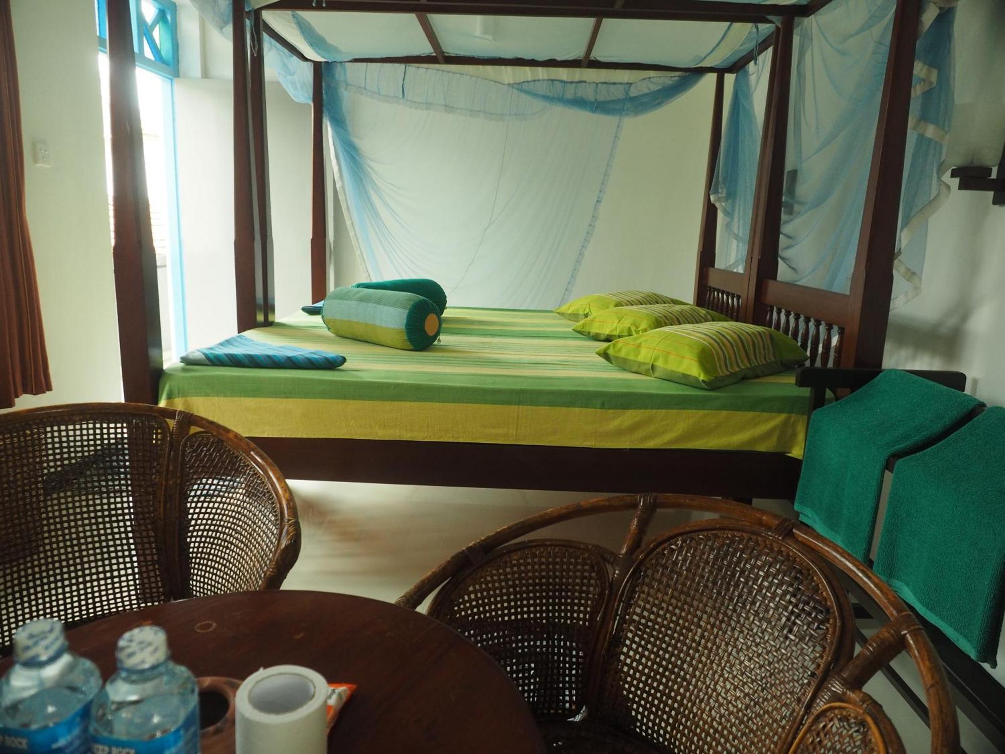 Main Reef Guest House Хикадува Екстериор снимка