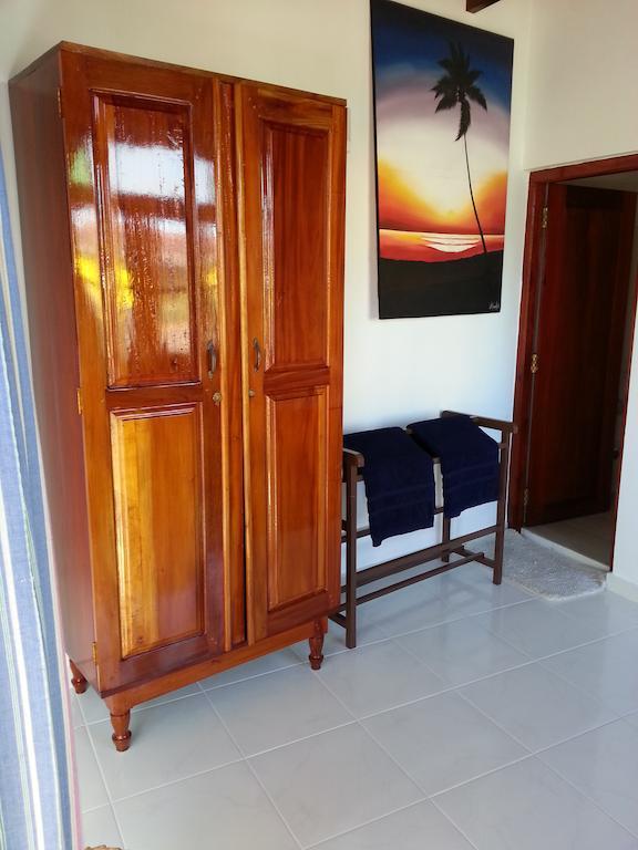 Main Reef Guest House Хикадува Стая снимка