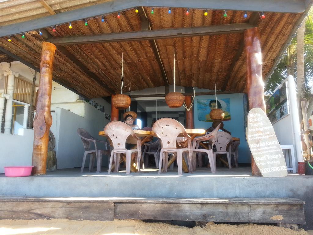 Main Reef Guest House Хикадува Екстериор снимка
