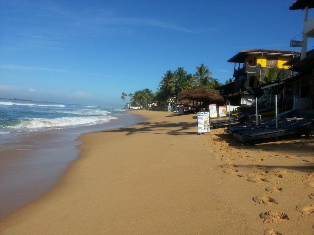 Main Reef Guest House Хикадува Екстериор снимка