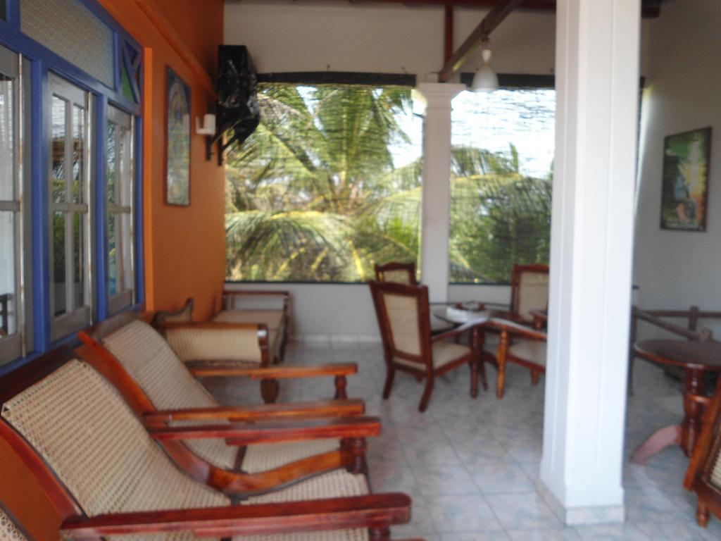 Main Reef Guest House Хикадува Екстериор снимка