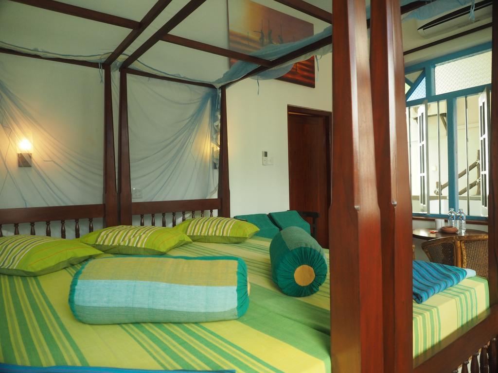 Main Reef Guest House Хикадува Екстериор снимка