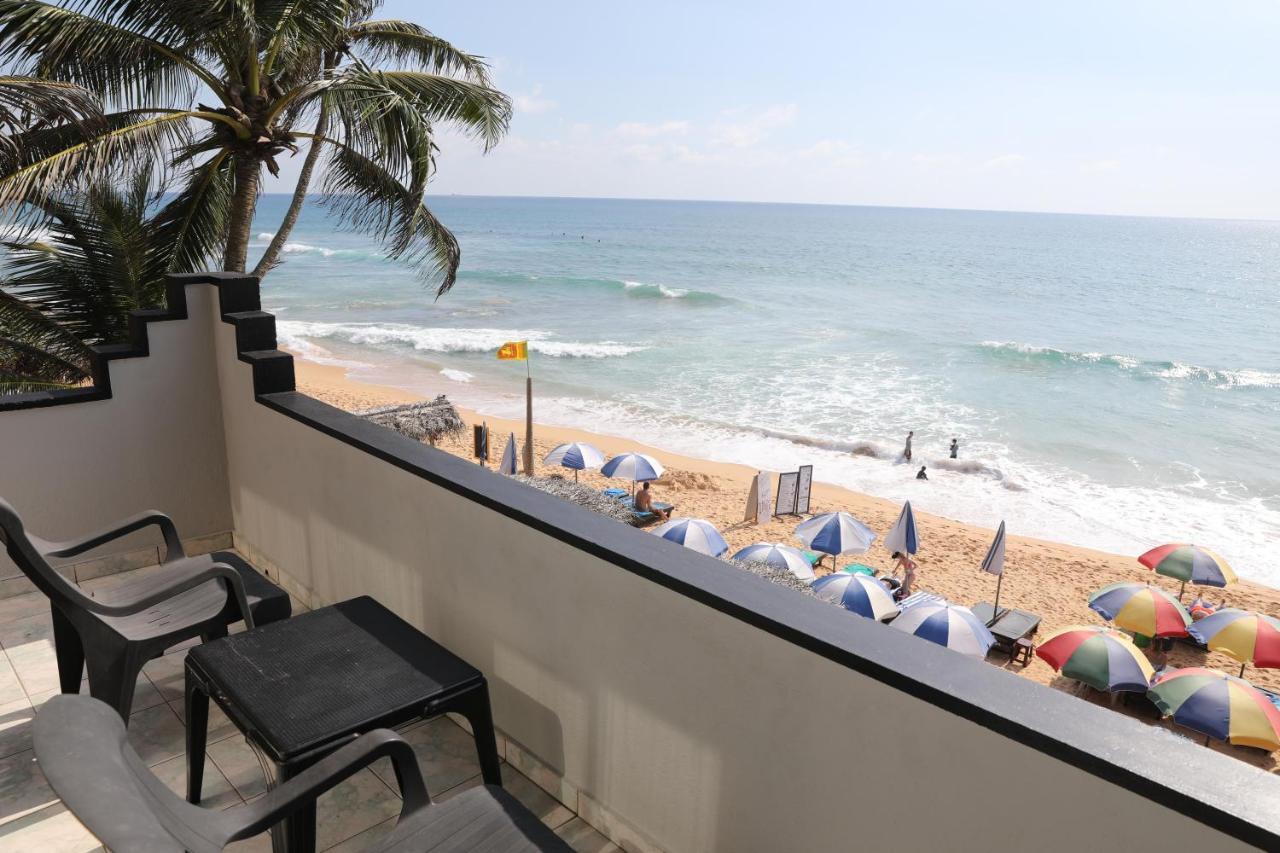Main Reef Guest House Хикадува Екстериор снимка