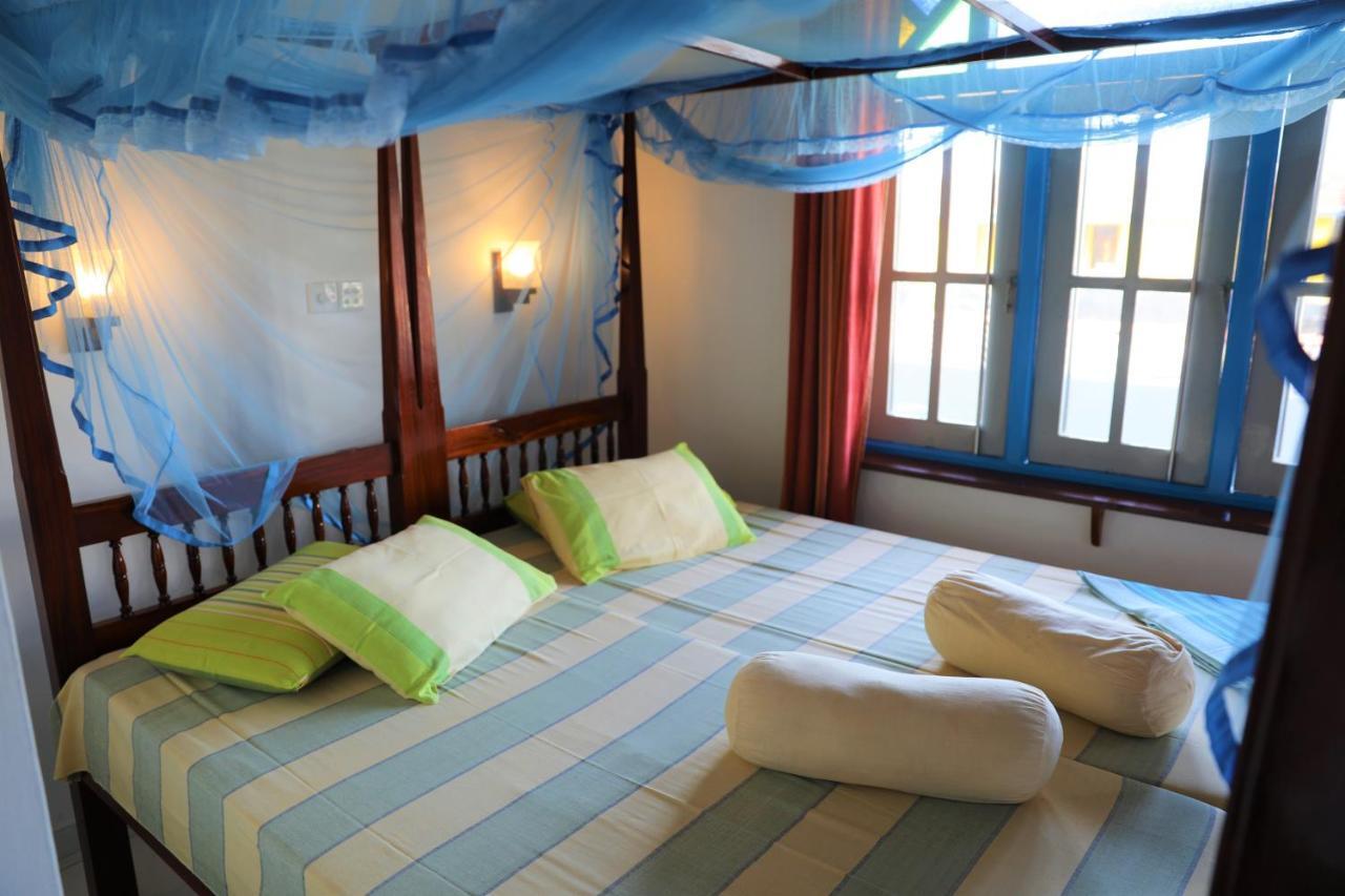 Main Reef Guest House Хикадува Екстериор снимка