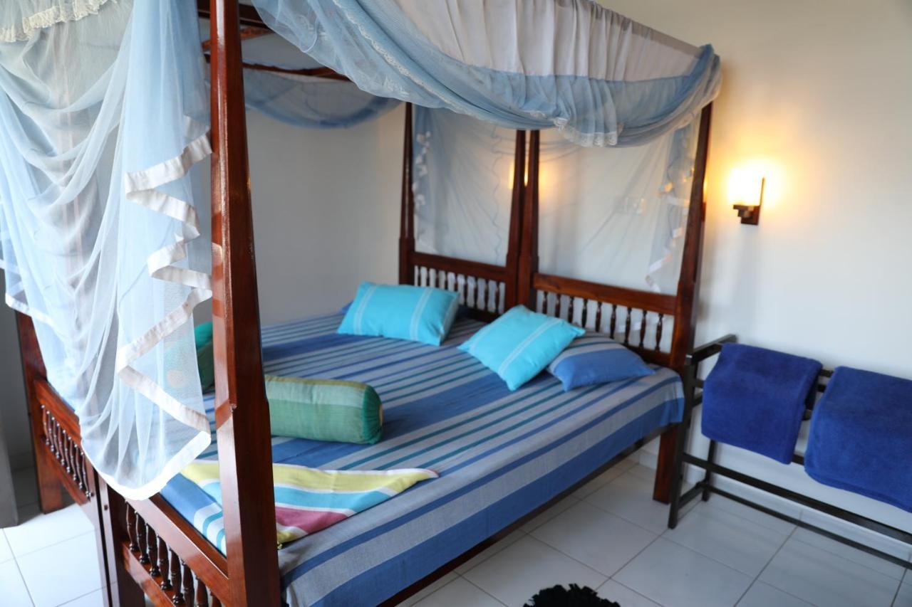 Main Reef Guest House Хикадува Екстериор снимка