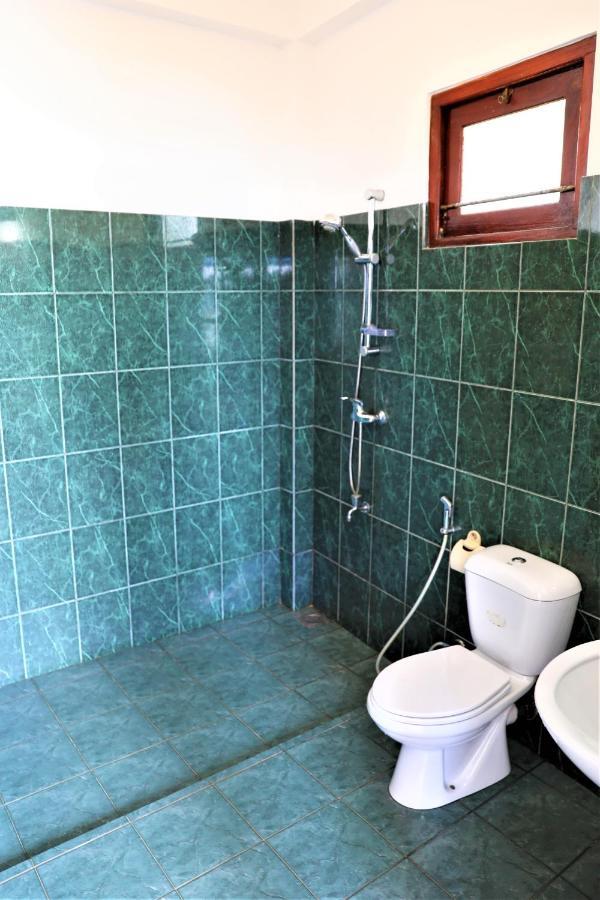 Main Reef Guest House Хикадува Екстериор снимка